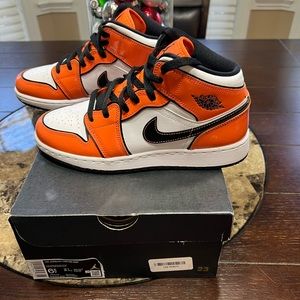 Air Jordan 1 Mid SE Turf Orange- Size 6.5 Y or 8 W